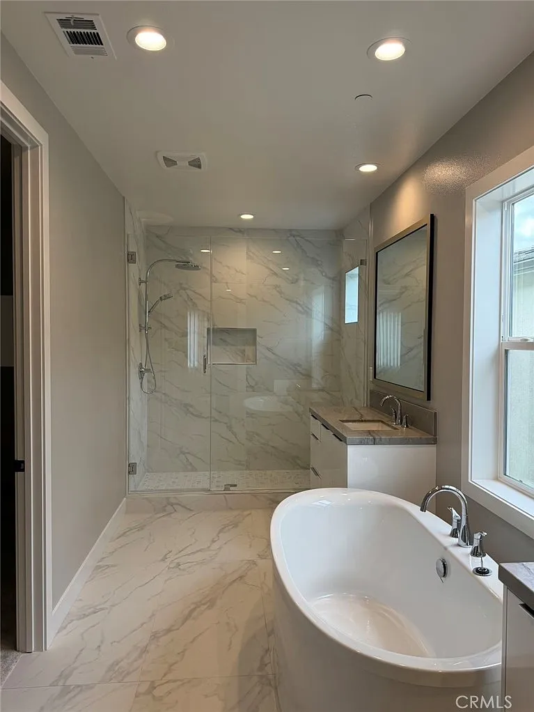 5 bed, 3176 sqft, $7,300 — Photo 4