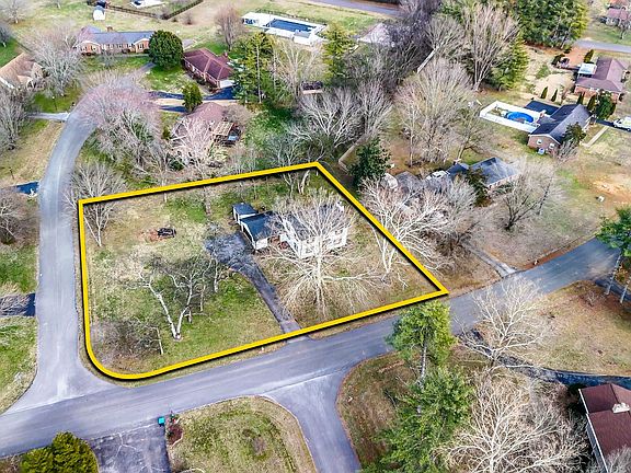 2nd image of 4801 Cynthia Ln