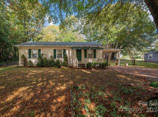 1405 16th Ave NE, Hickory, NC 28601