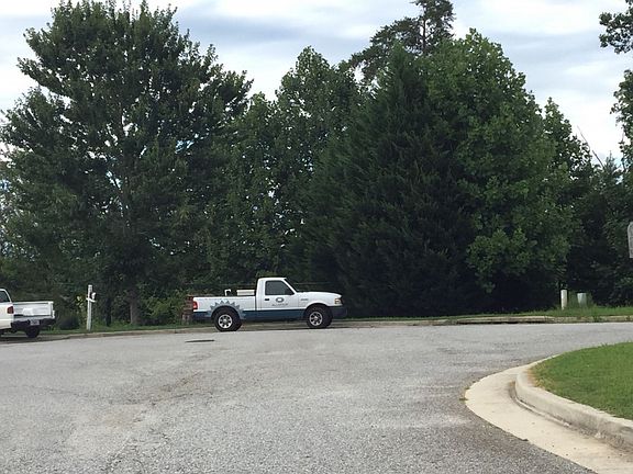 4th image of 80 Maple Hill Dr