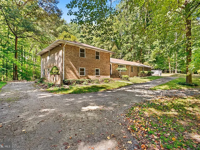 9409 Croom Acres Dr — Photo 2