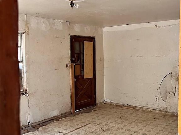4th image of 715 W Wright St