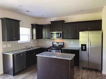 3rd image of 15 Bridlewood Ln