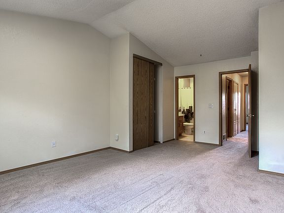 5th image of 2749 E Nichols Cir
