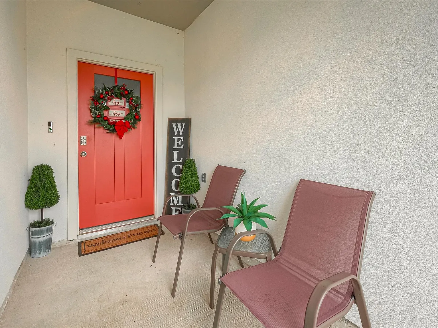4 bed, 2.0 bath, 2032 sqft, $2,400 — Photo 4