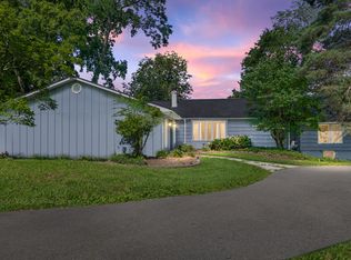 4105 Beach Rd, Troy, MI 48098