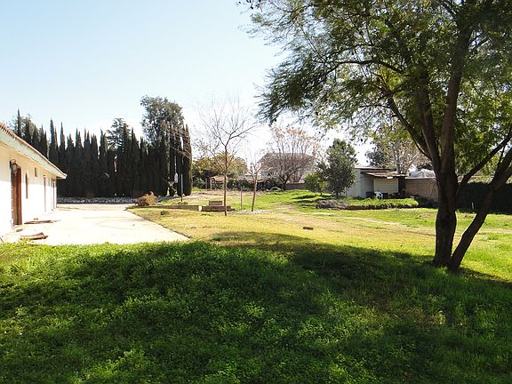 3rd image of 9249 Garden St