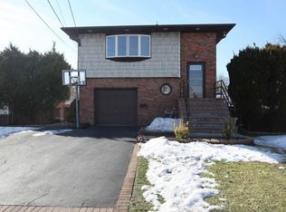 262 Chelsea Ave, West Babylon, NY 11704