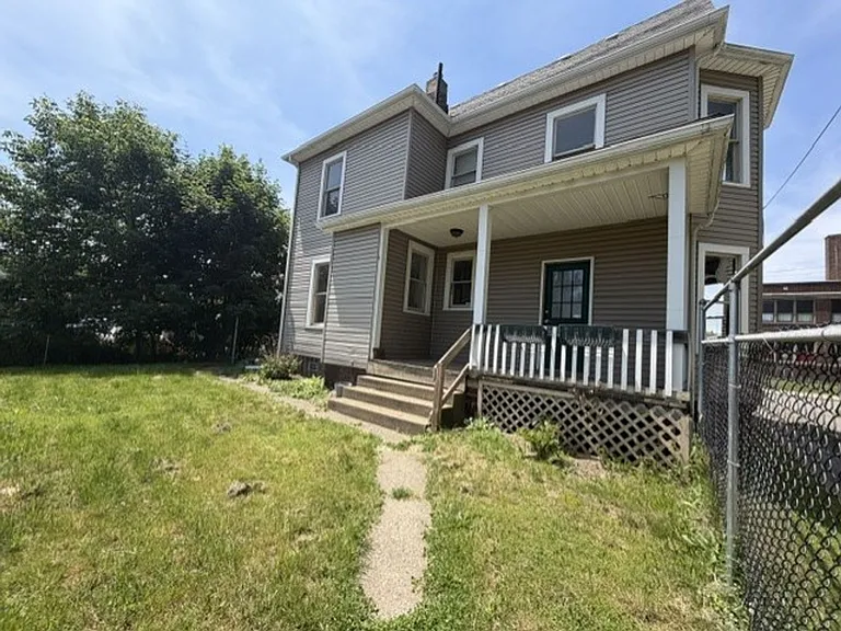 1518 Woodland Ave NW — Photo 17
