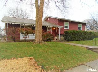 4 Columbia Ct NW, Davenport, IA 52804