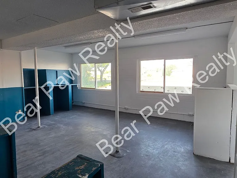 4901 Ridge Rd — Photo 8