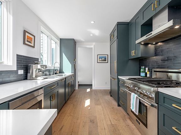 5th image of 2368 Greenwich St