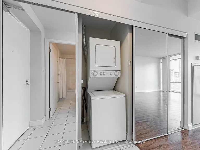38 Grenville St #2405 — Photo 32