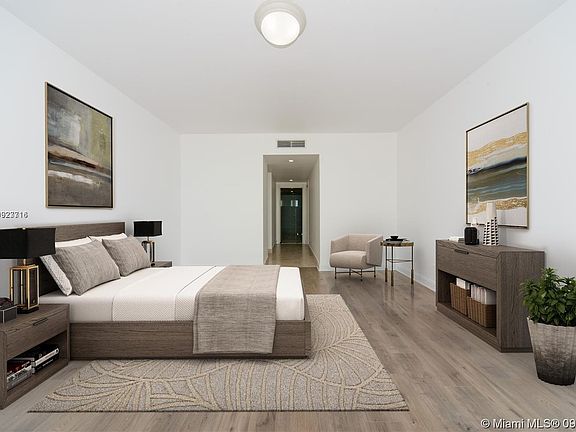 3rd image of 2627 Bayshore Dr #605
