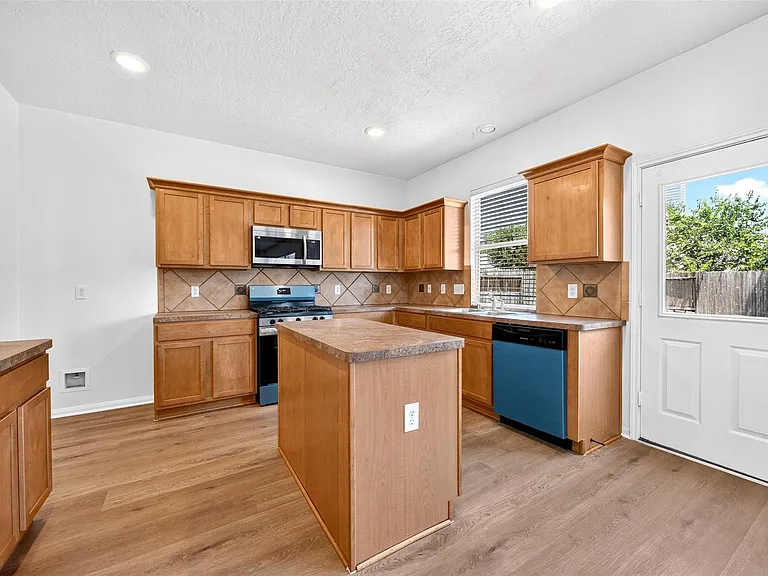 19246 Hopeview Ct — Photo 15