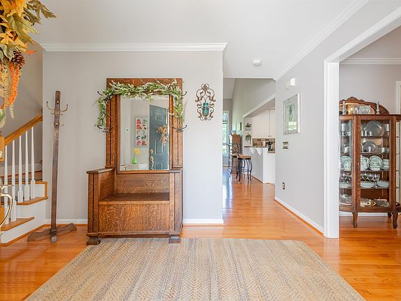 3rd image of 404 Wildflower Ln