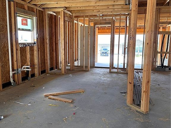 2nd image of 422 Bobby Lou Ln