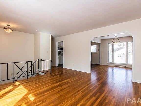 4th image of 5824 N Mar Vista Dr
