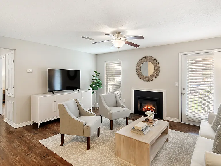 Lakeshore Pointe Apartment Homes — Photo 13