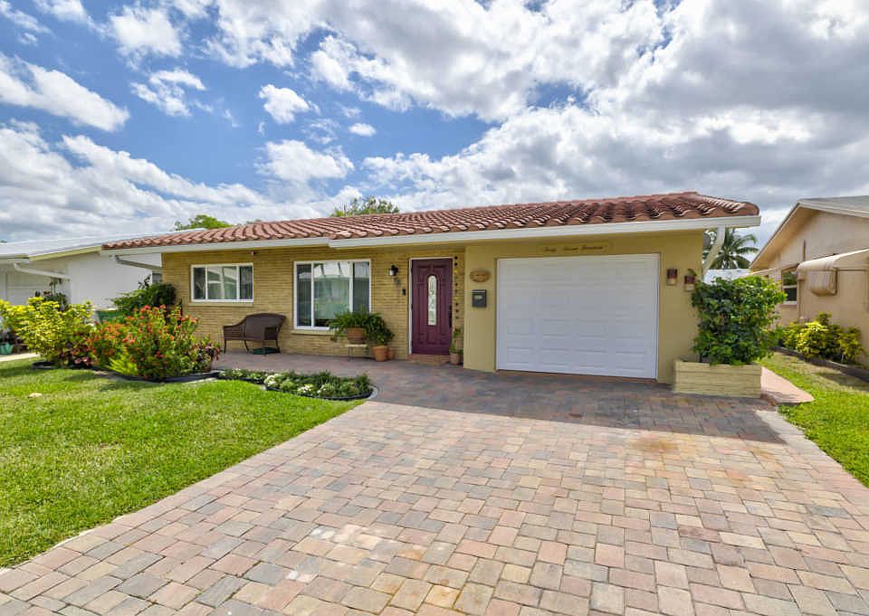 1st image of 4714 NW 49th Dr