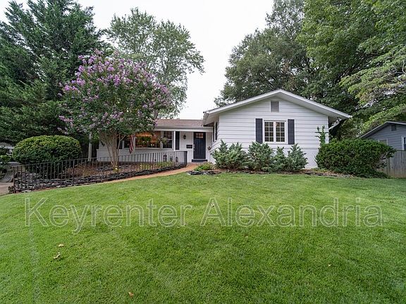 3rd image of 8400 Ashwood Dr