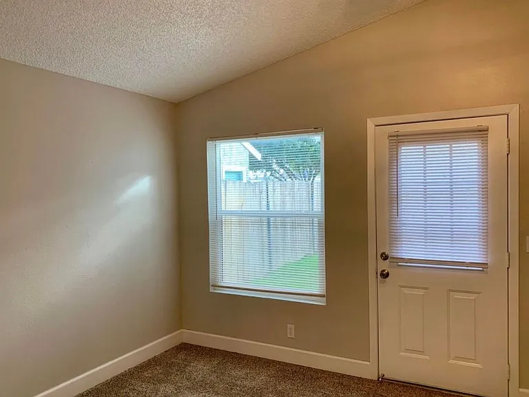1403 E Sunnyview Ave — Photo 13