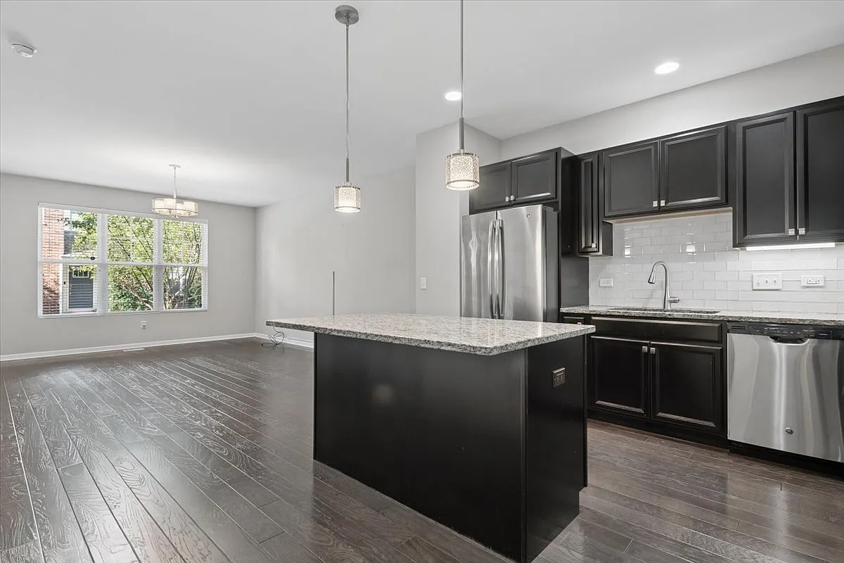 2 bed, 4.0 bath, 2103 sqft, $2,950 — Photo 1