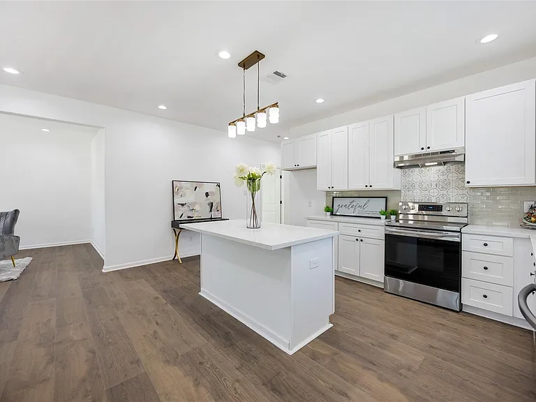 7950 Miley St — Photo 14