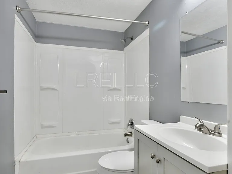 817 Lancelot Ct — Photo 32