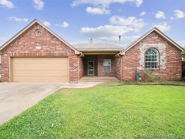 8140 Silverado Rd, Claremore, OK 74019