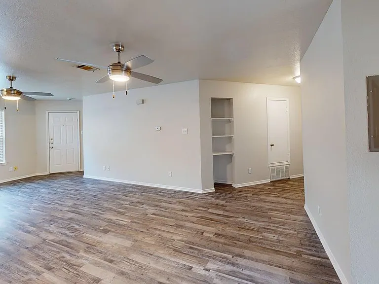 Davis Square Apartments — Photo 23