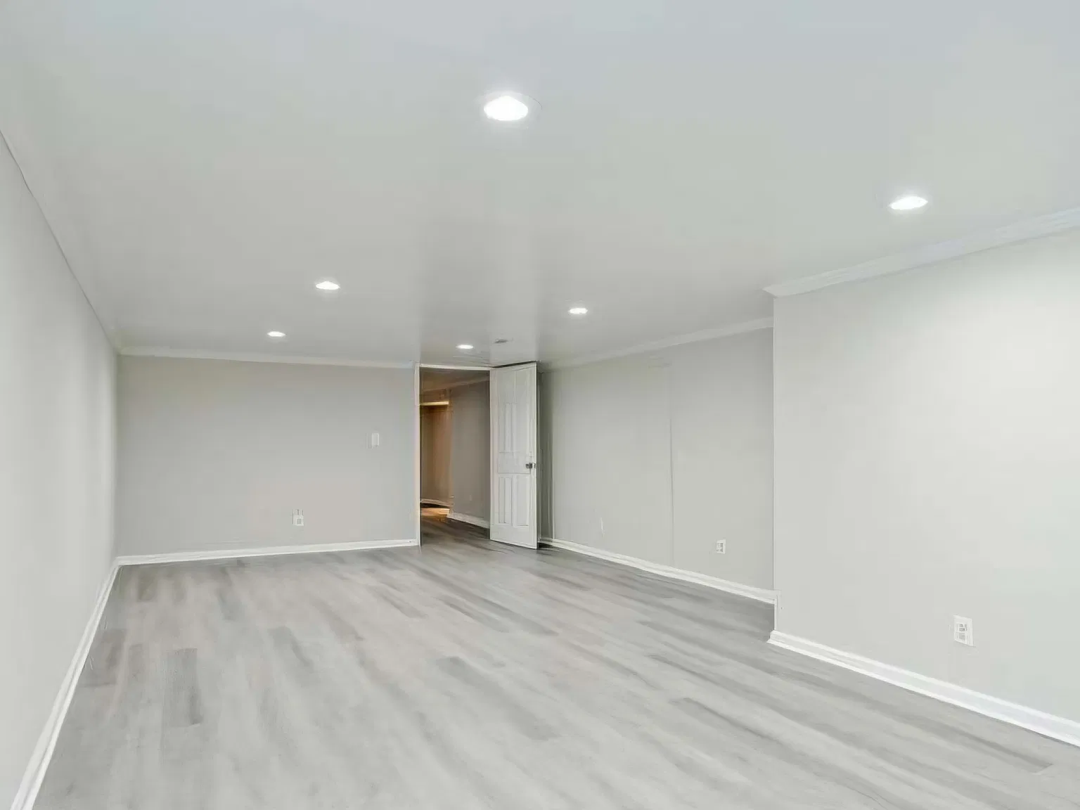 2 bed, 1100 sqft, $1,900 — Photo 2