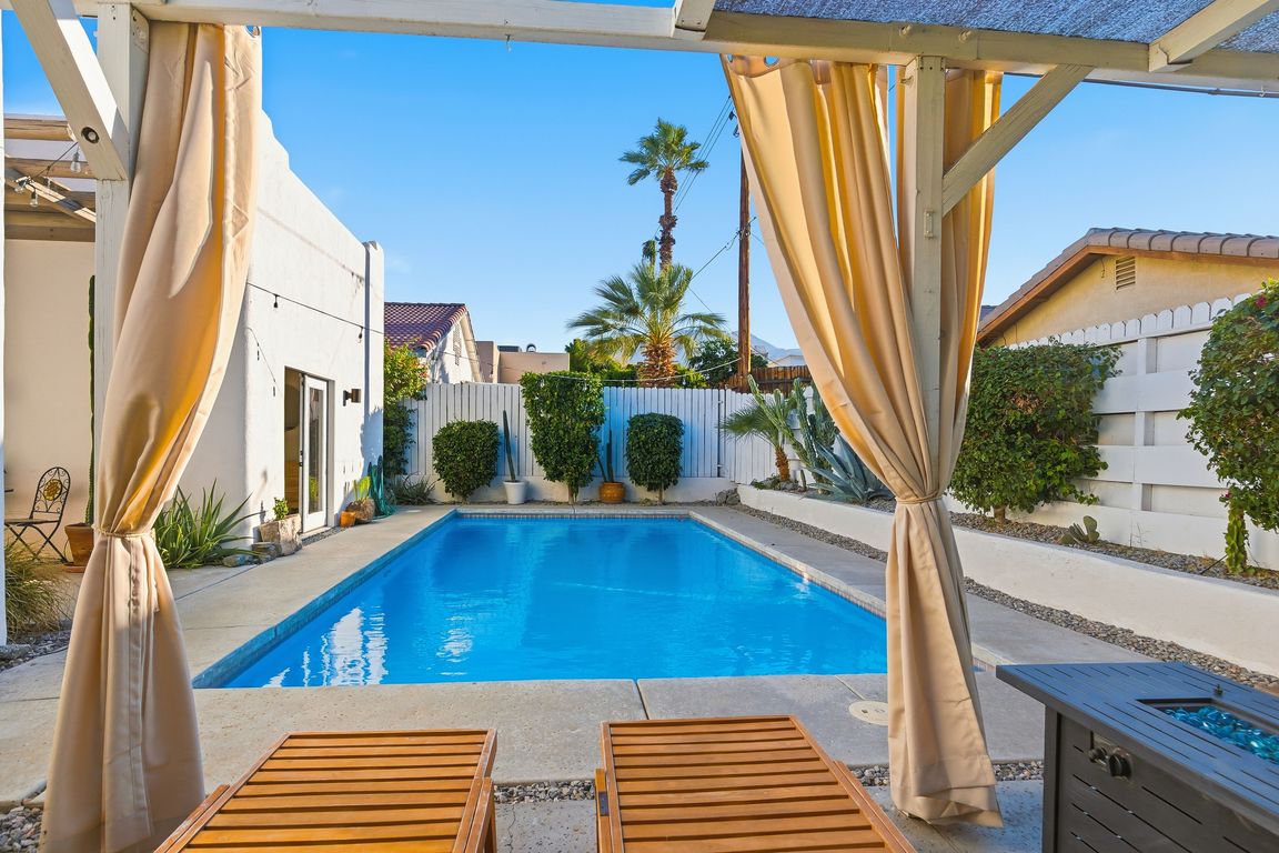 next background image