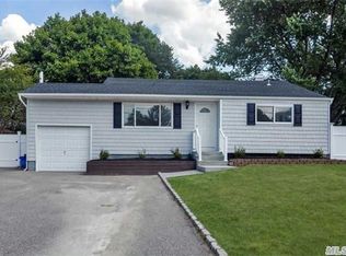 23 Valley Rd, East Patchogue, NY 11772