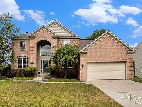 2nd image of 3879 Fraser Dr NE