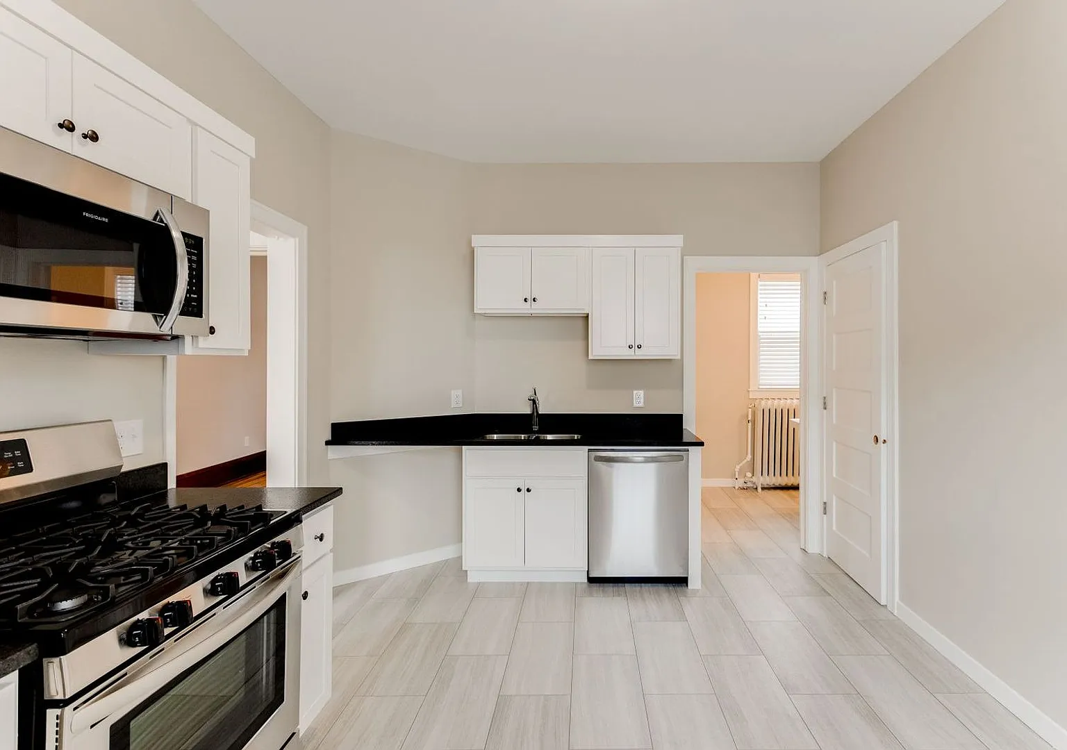 Renovated 2 Bedroom close to W7th! — Photo 1