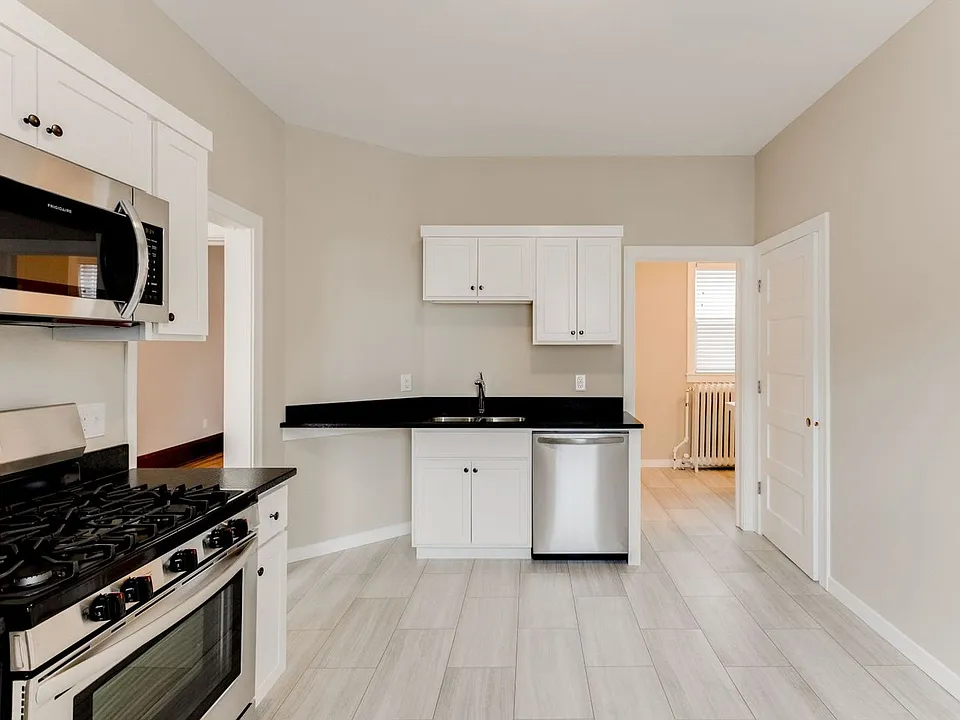 Renovated 2 Bedroom close to W7th!