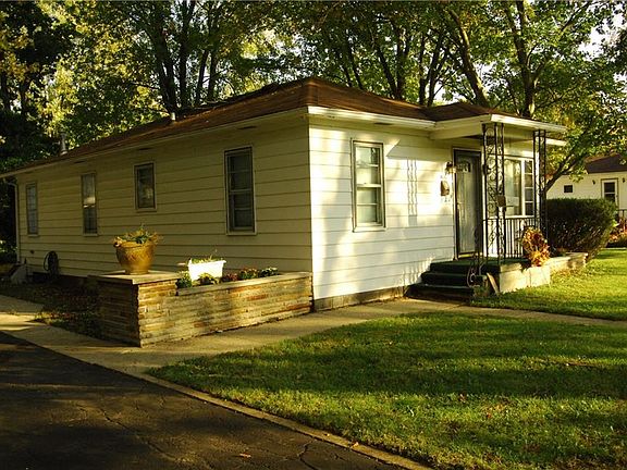 5th image of 406 Barker St