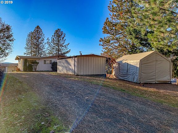 2nd image of 264 NE Caskey Ct