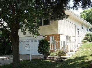 2322 S 100th St, West Allis, WI 53227