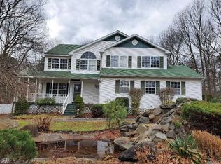12 Ginny Ct, Manorville, NY 11949