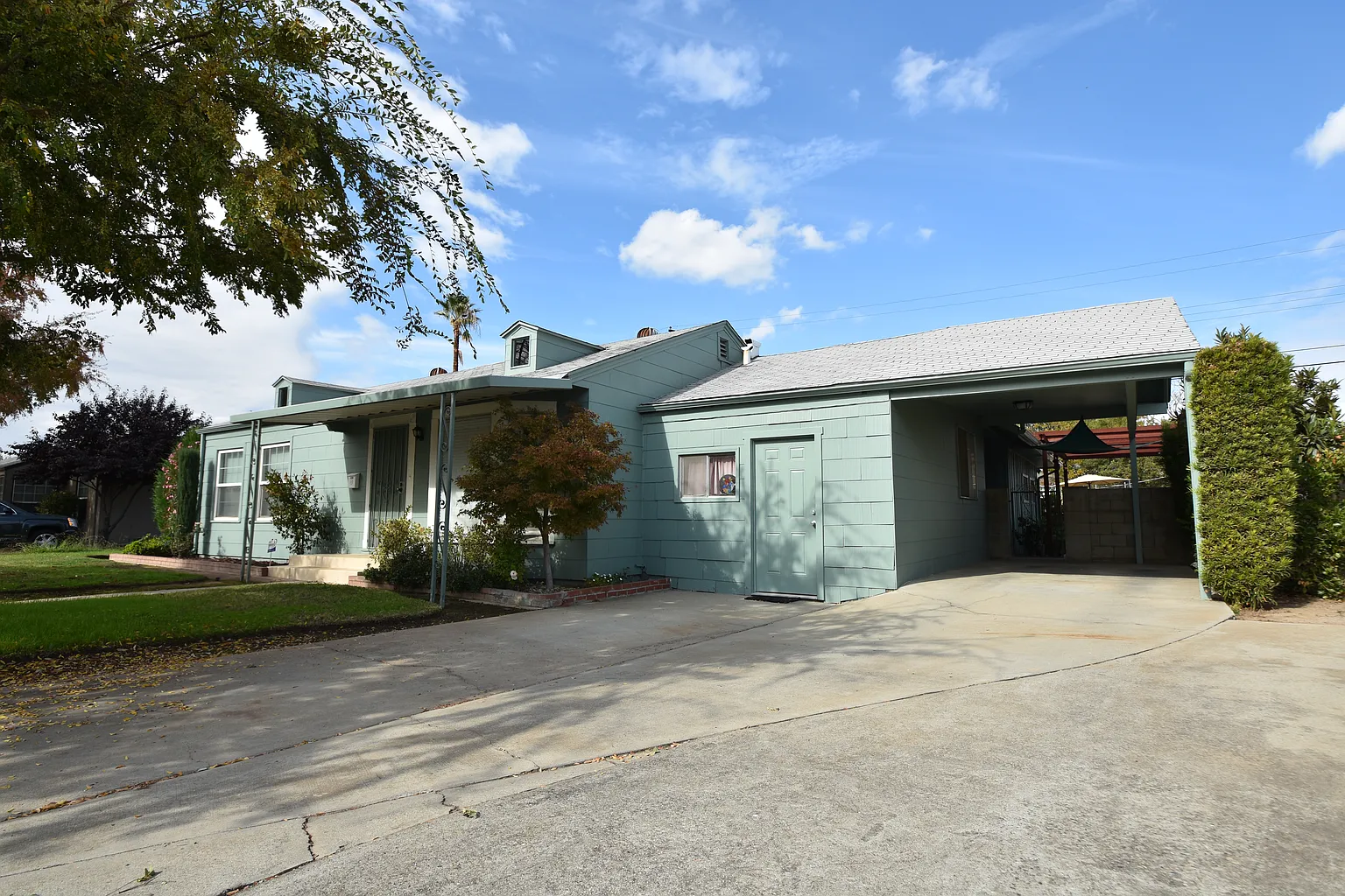 209 E Griffith Way photo 1