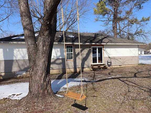 3rd image of 124 Miller Ln