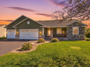 1328 Creekwood Dr, New Richmond, WI 54017