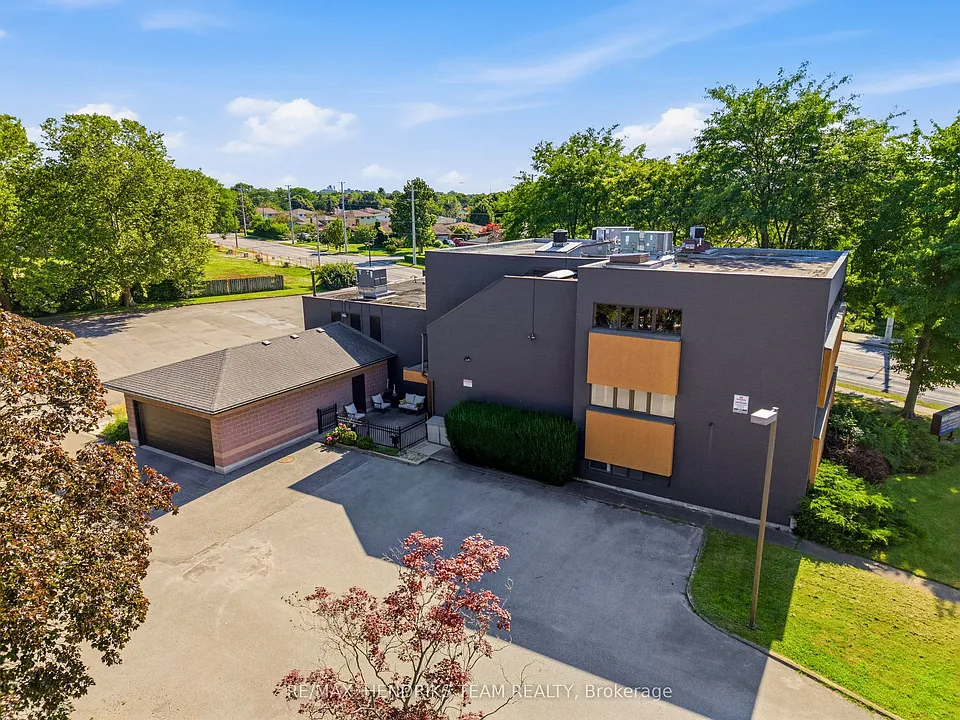 320 Vine St #2B