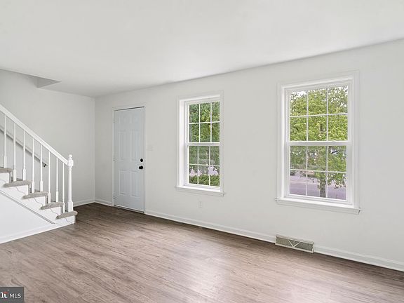 5th image of 10 Pennwick Dr