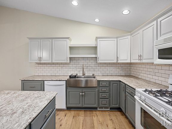 5th image of 2895 Harmony Ct SW