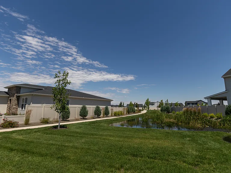 8933 W Tamworth Dr — Photo 40
