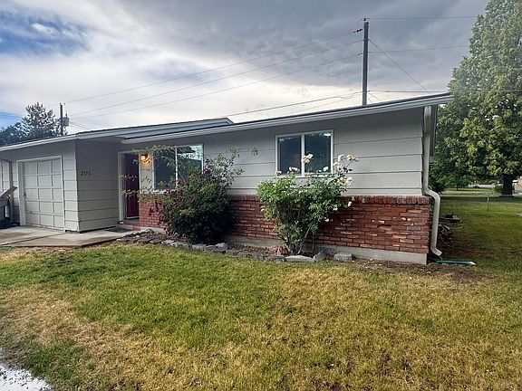 3rd image of 2173-2175 S Curtis Cir #2173