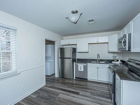 5th image of 306 Crestview Dr